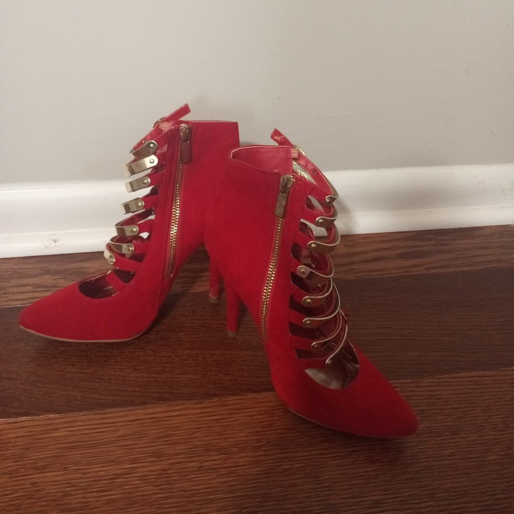Suede Red Heels 👠 🍒♥️
